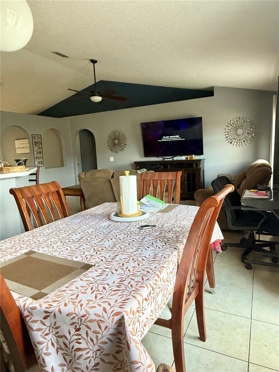 Image 29 of 51 For 407 Blackbird Way