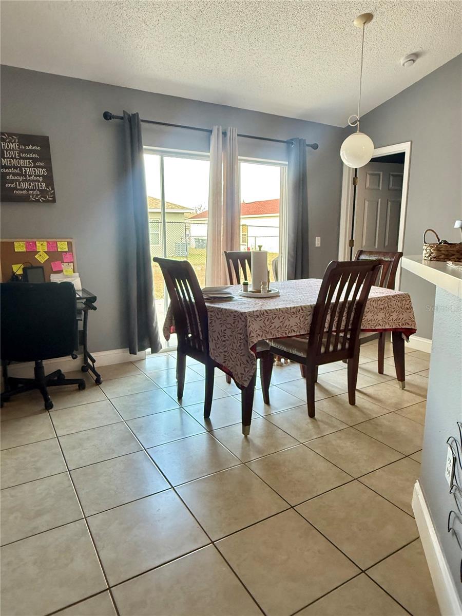 Image 31 of 51 For 407 Blackbird Way