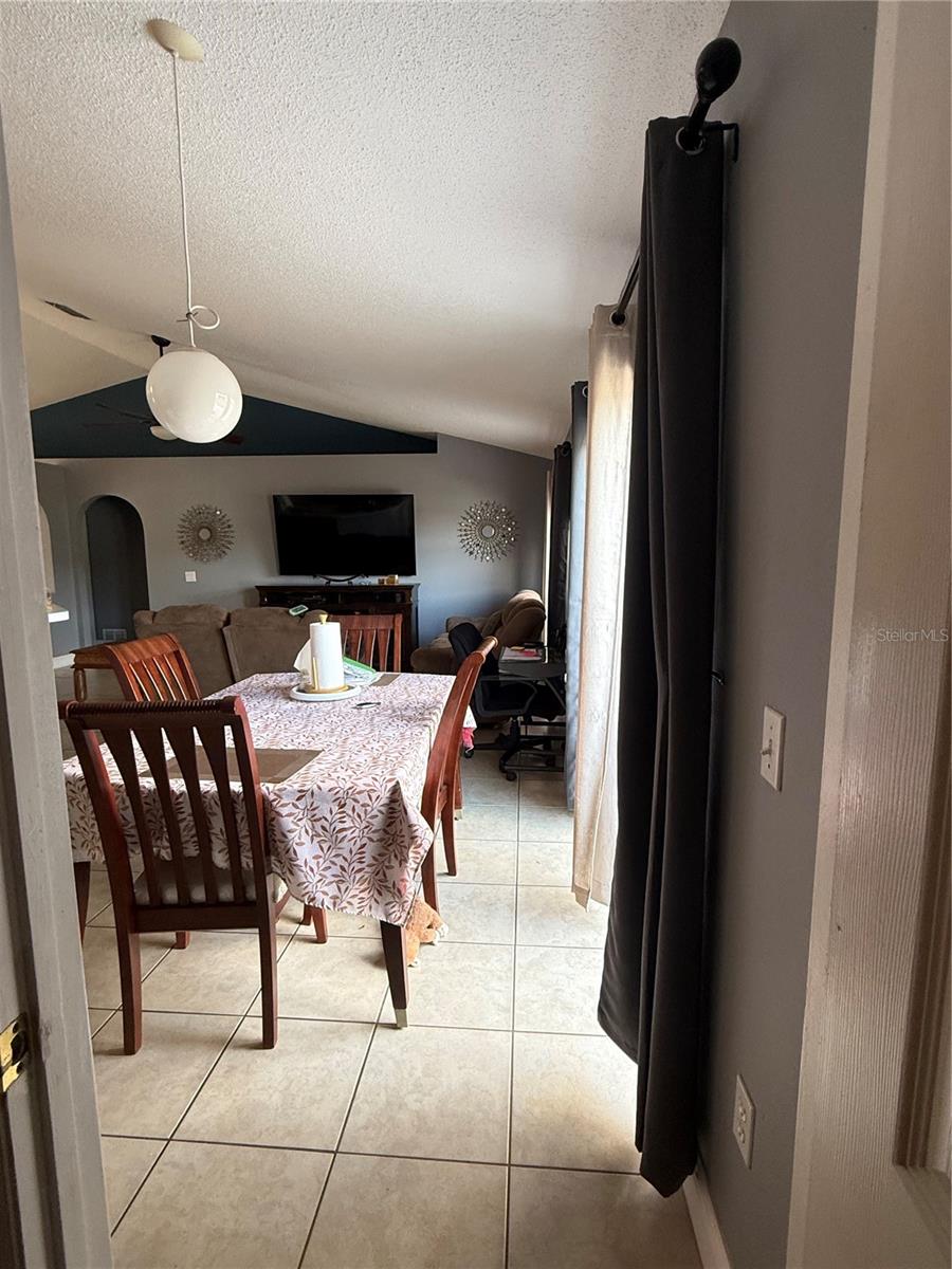 Image 33 of 51 For 407 Blackbird Way