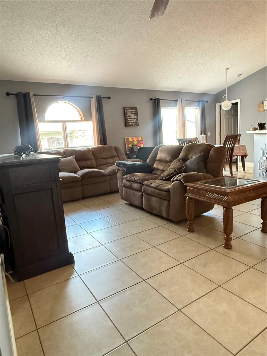 Image 34 of 51 For 407 Blackbird Way