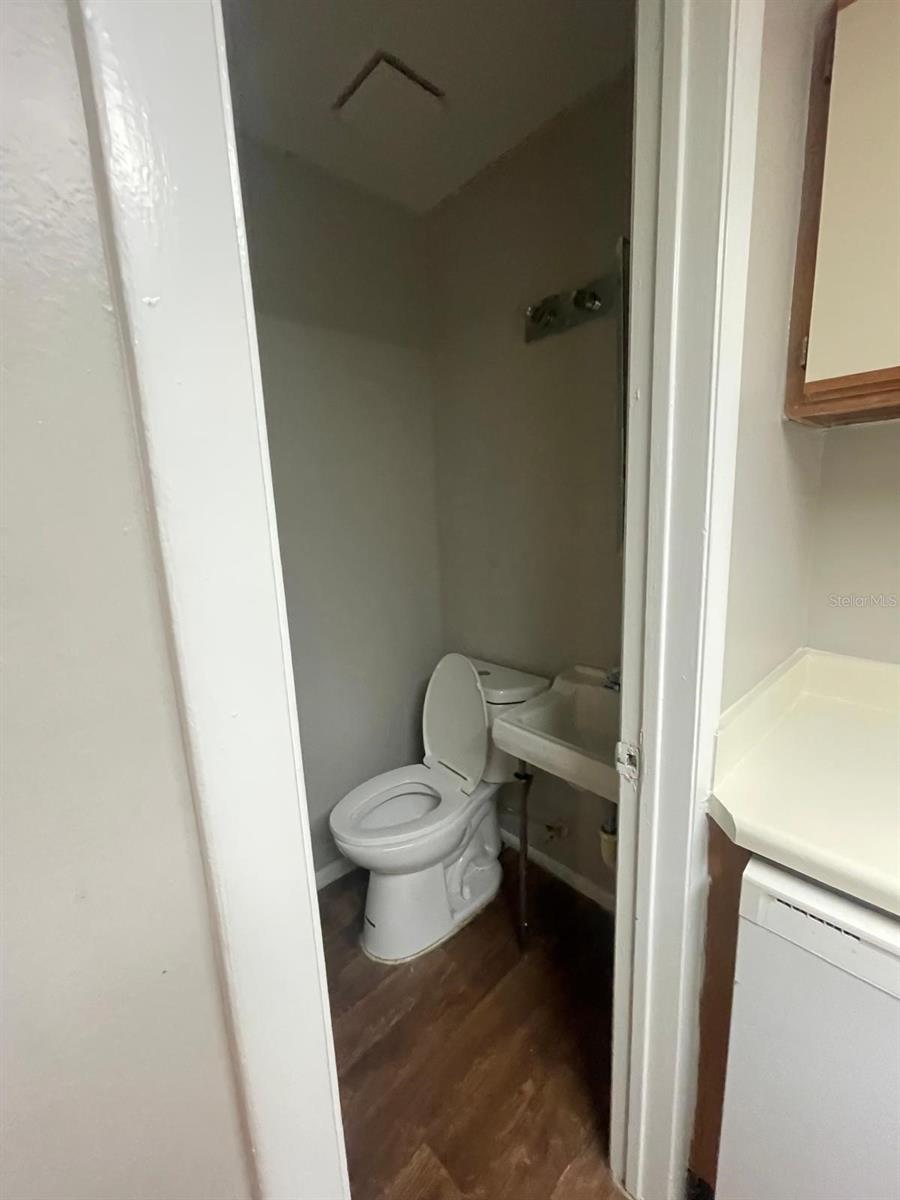 Image 3 of 6 For 4149 Semoran Boulevard 15