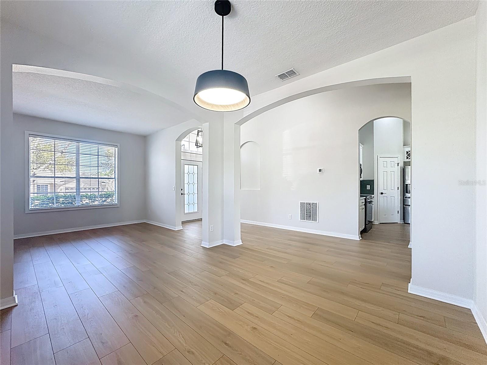 Image 12 of 58 For 336 Courtlea Park Drive