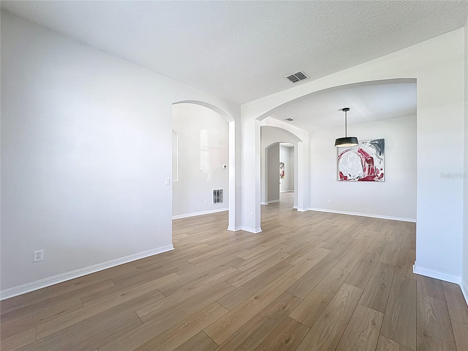 Image 14 of 58 For 336 Courtlea Park Drive