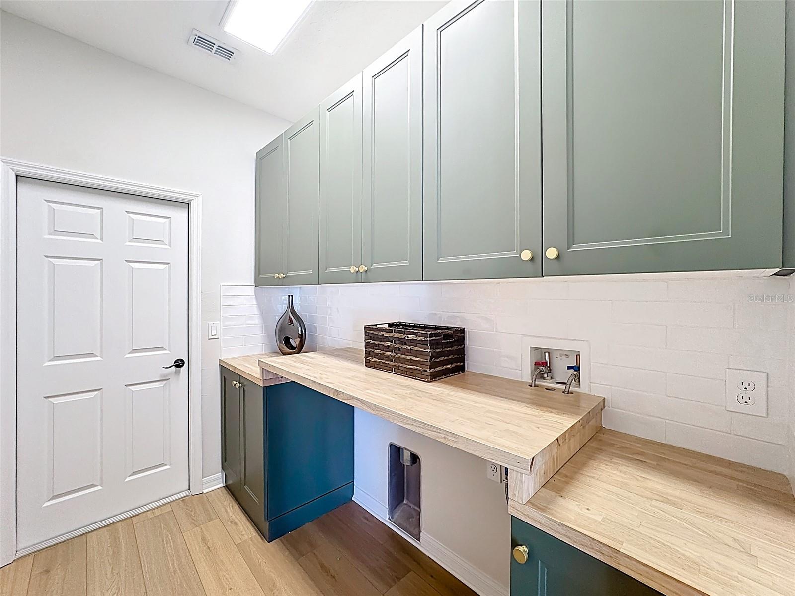 Image 15 of 58 For 336 Courtlea Park Drive