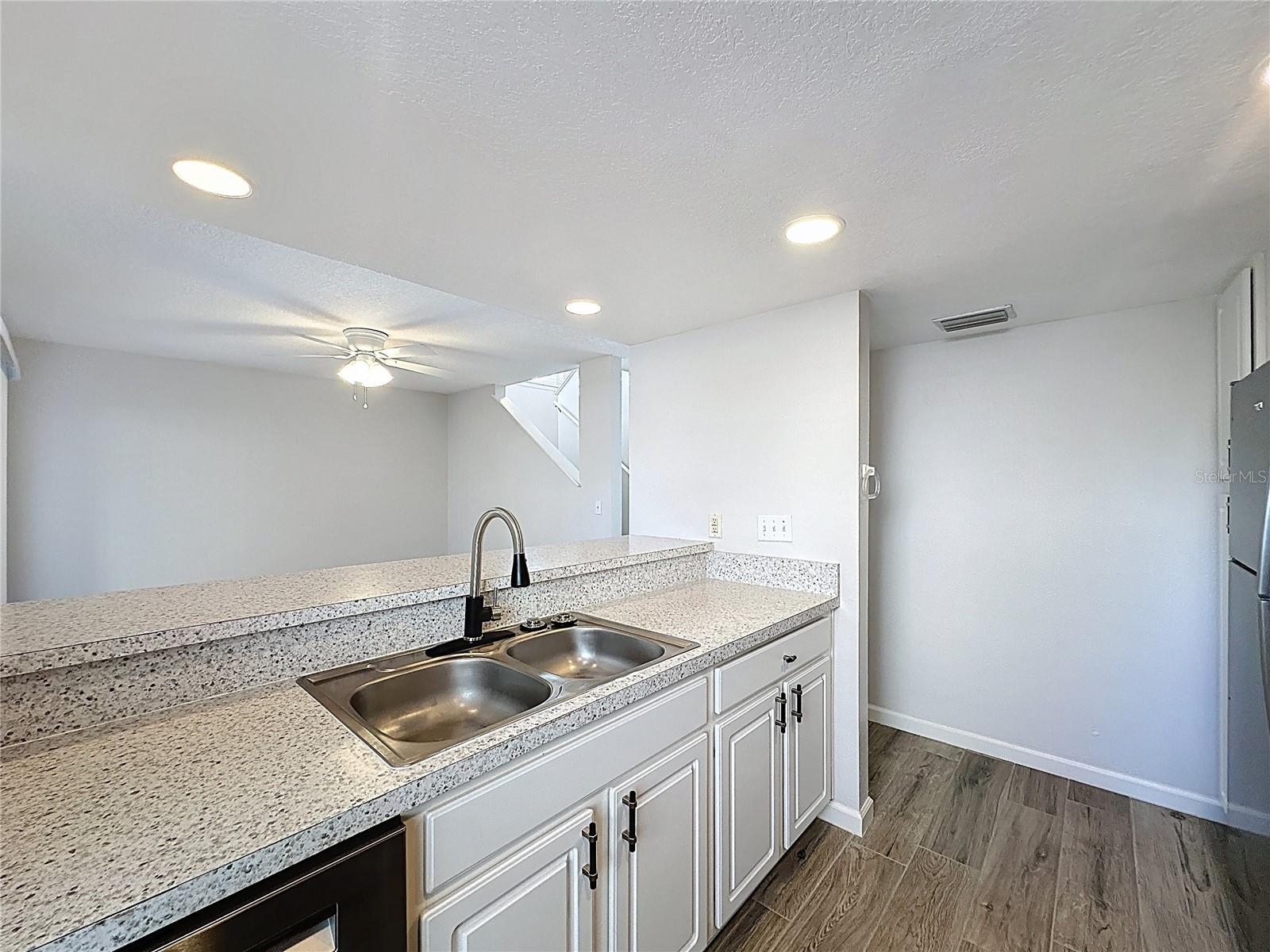 Image 17 of 44 For 1921 Ludlow Lane 3604