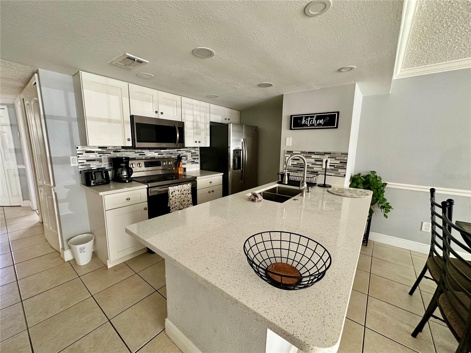 Image 23 of 25 For 5012 Laguna Bay Circle 73