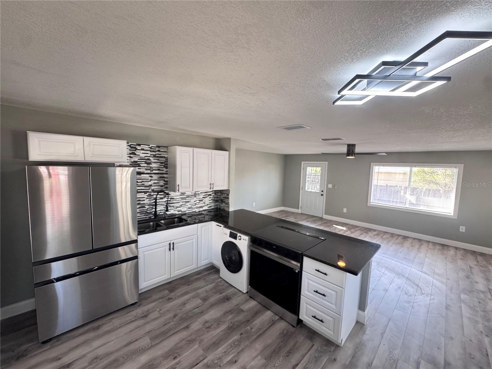 Image 10 of 24 For 1121 Edith Avenue