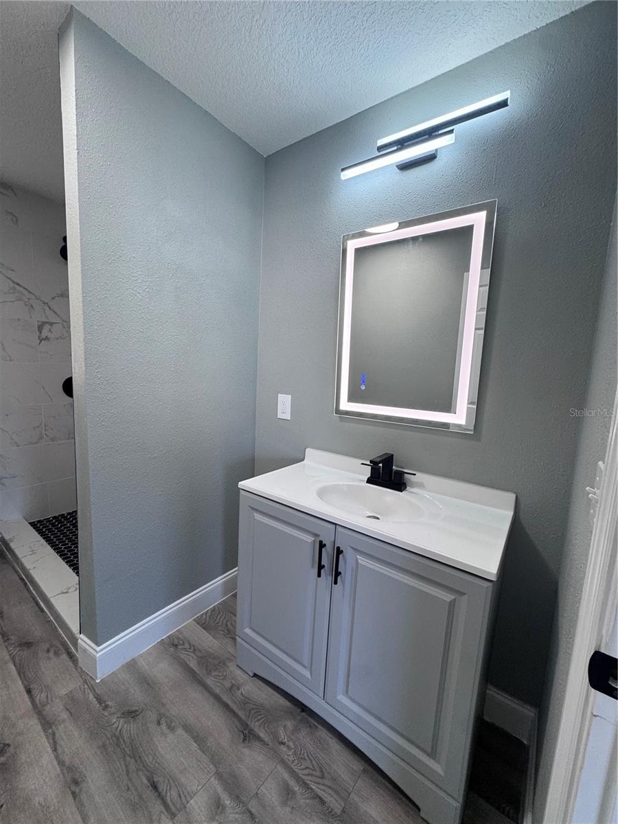 Image 15 of 24 For 1121 Edith Avenue