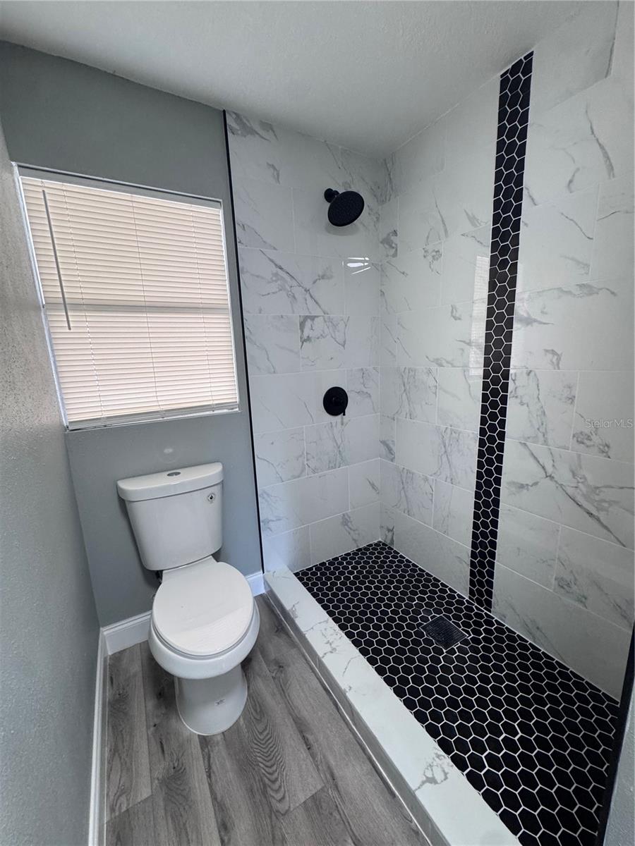 Image 18 of 24 For 1121 Edith Avenue