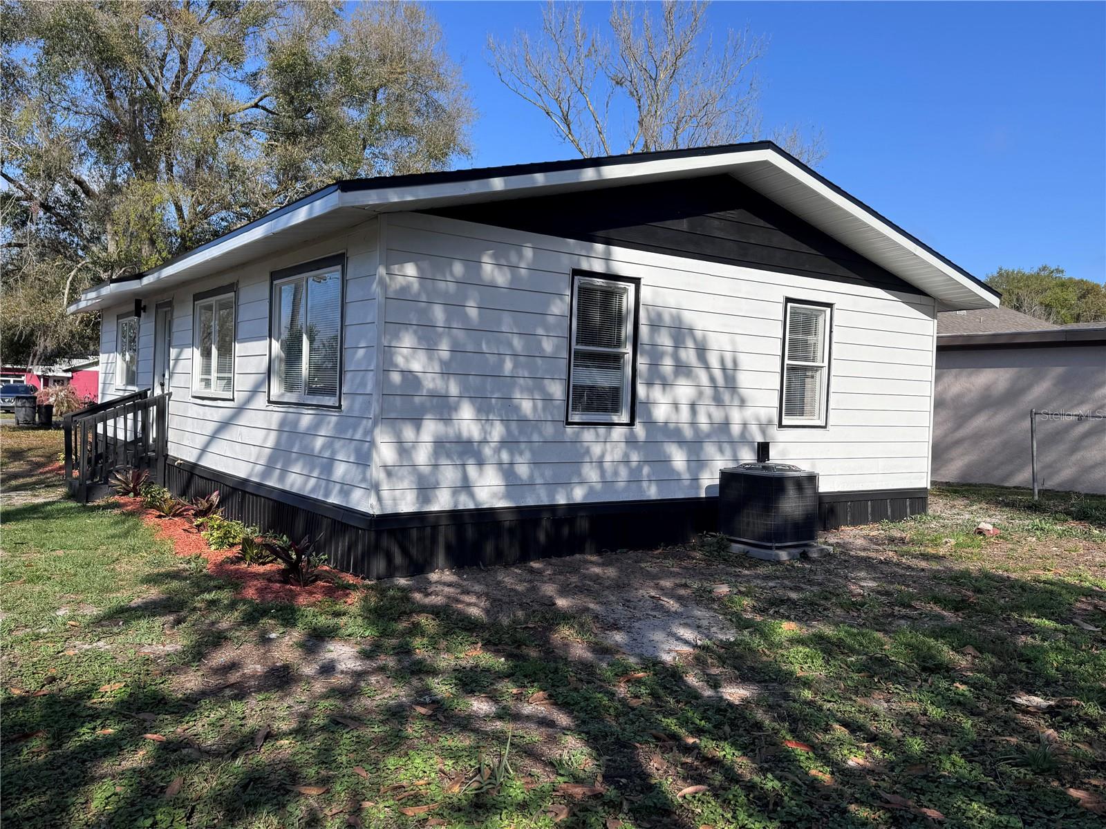 Image 5 of 24 For 1121 Edith Avenue