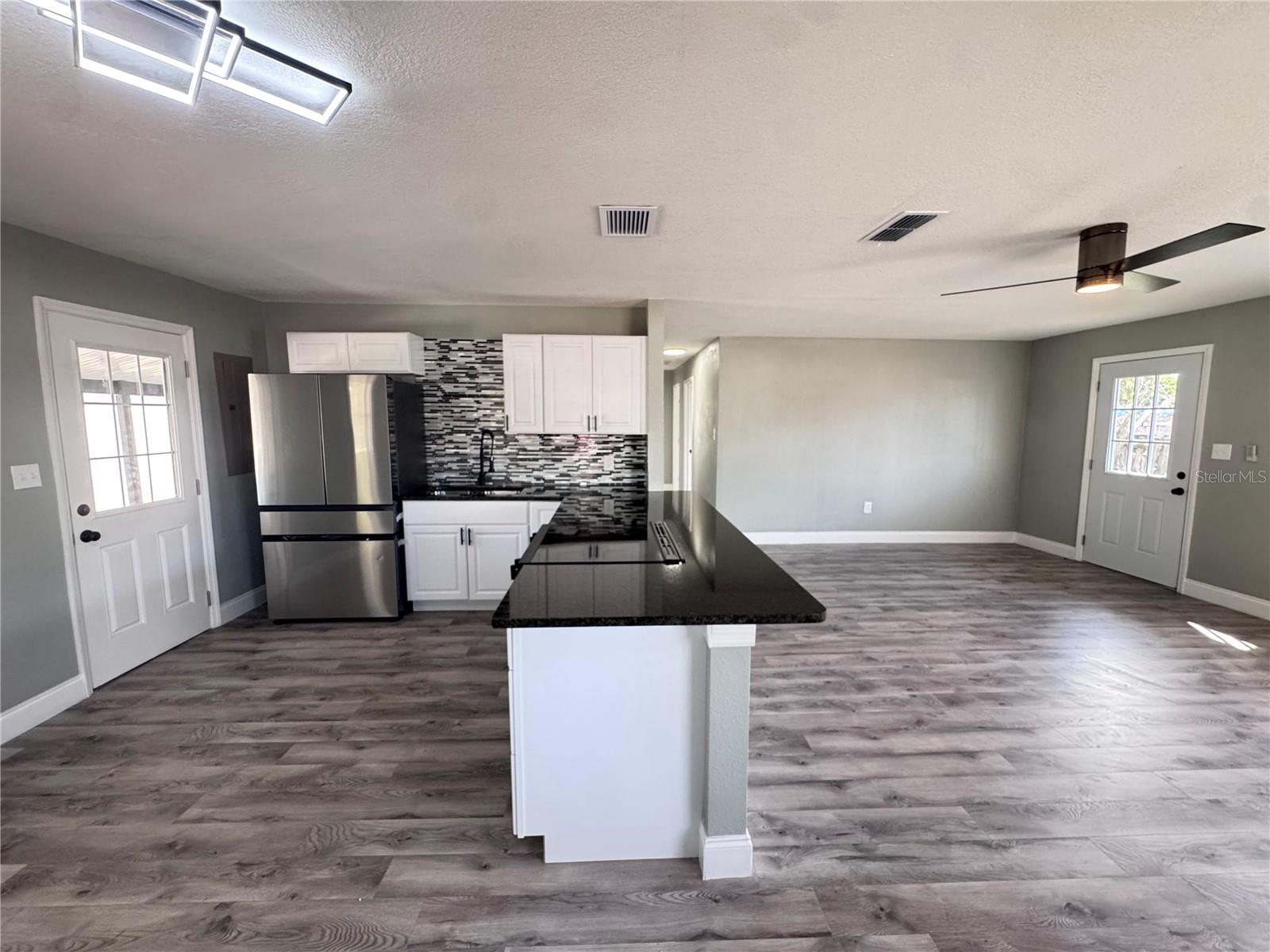 Image 7 of 24 For 1121 Edith Avenue