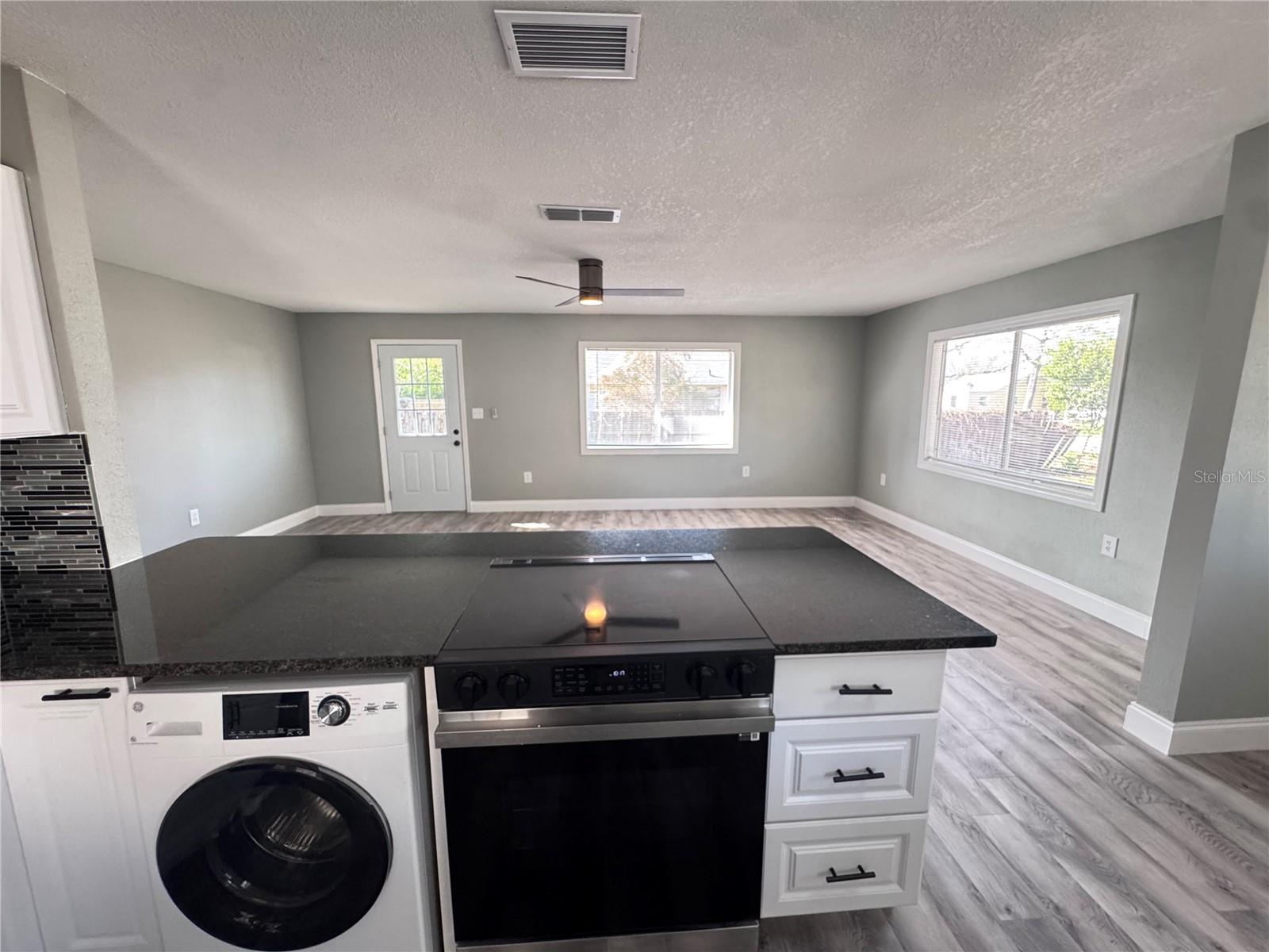 Image 8 of 24 For 1121 Edith Avenue