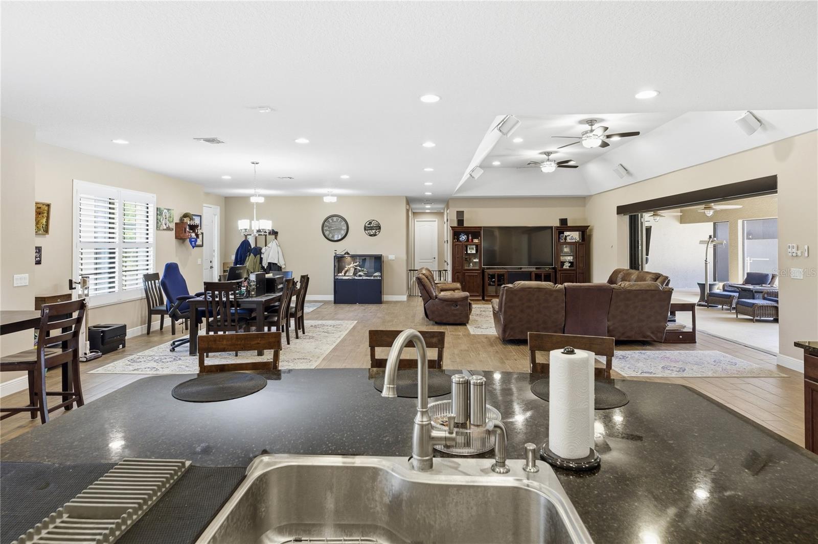 Image 17 of 63 For 3509 Coronet Avenue