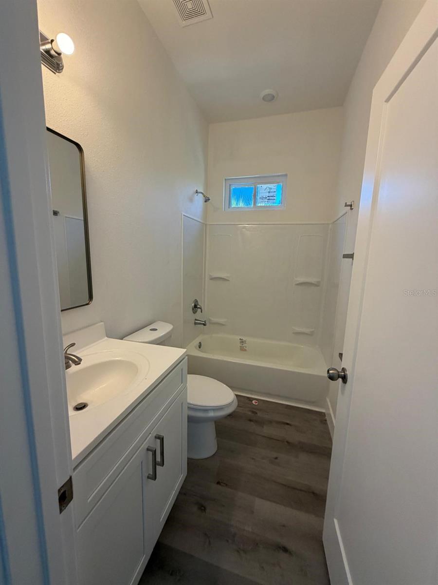 Image 18 of 20 For 122 Naomi Place