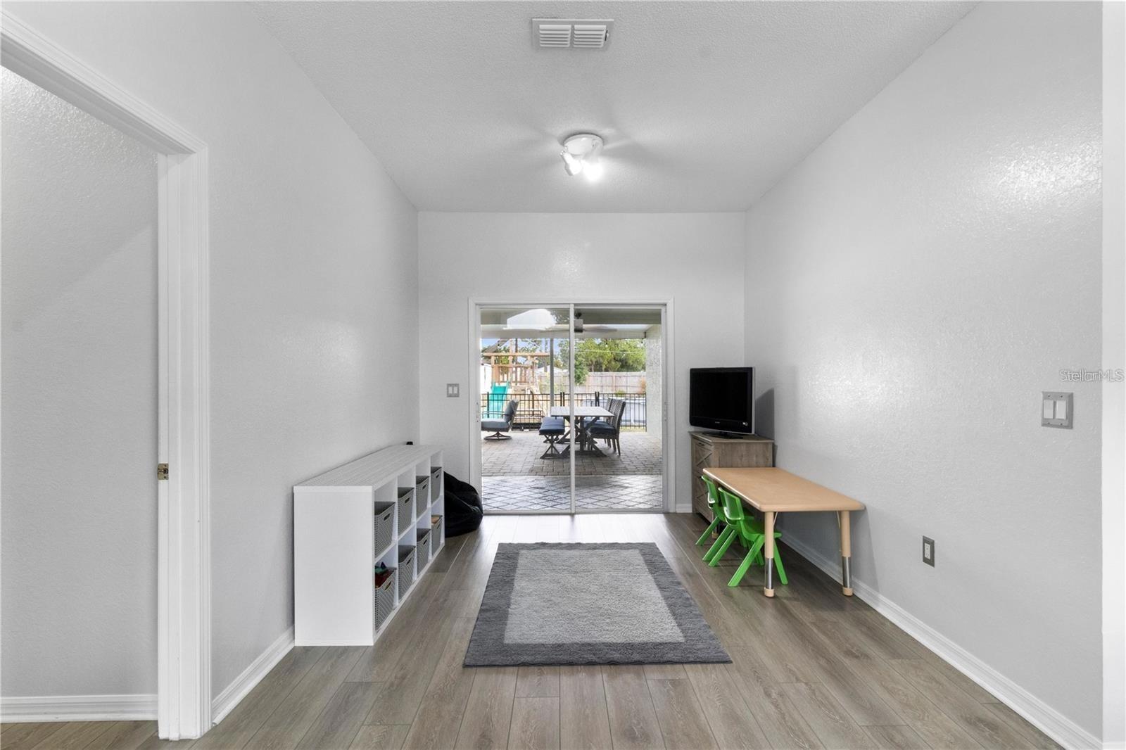 Image 31 of 43 For 6003 Live Oak Drive