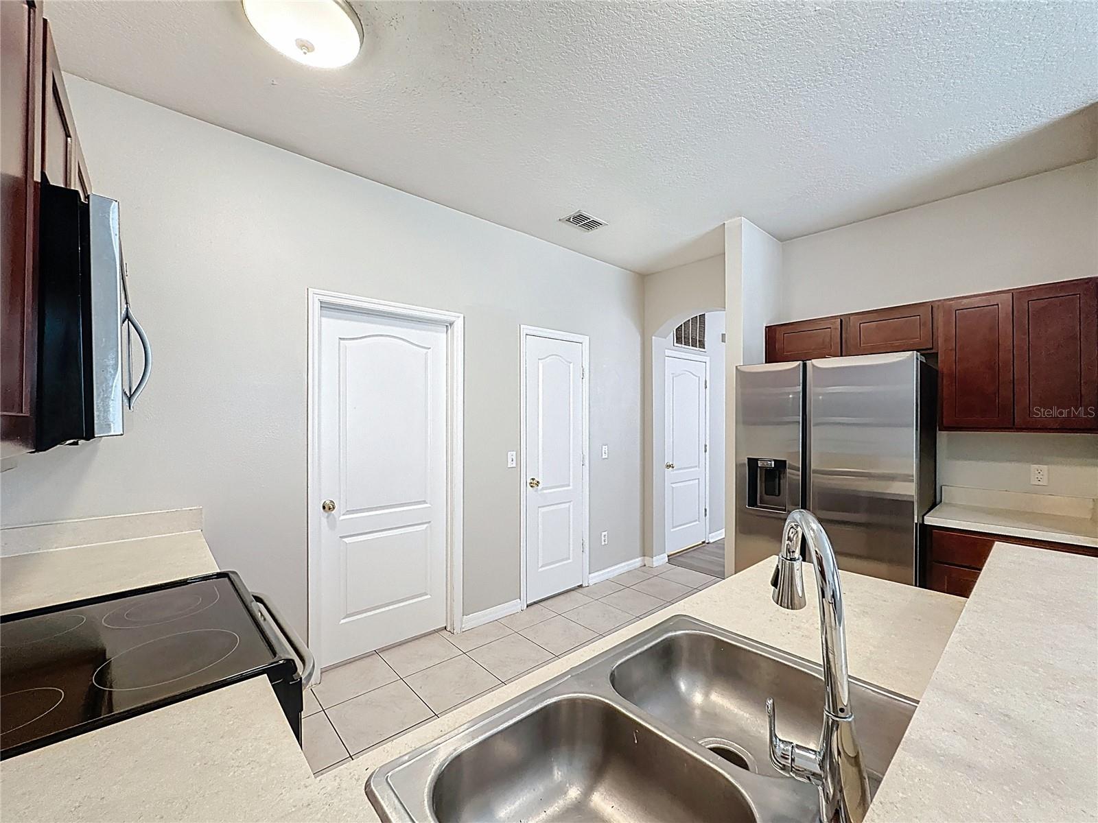 Image 11 of 39 For 1893 Royal Ridge Drive