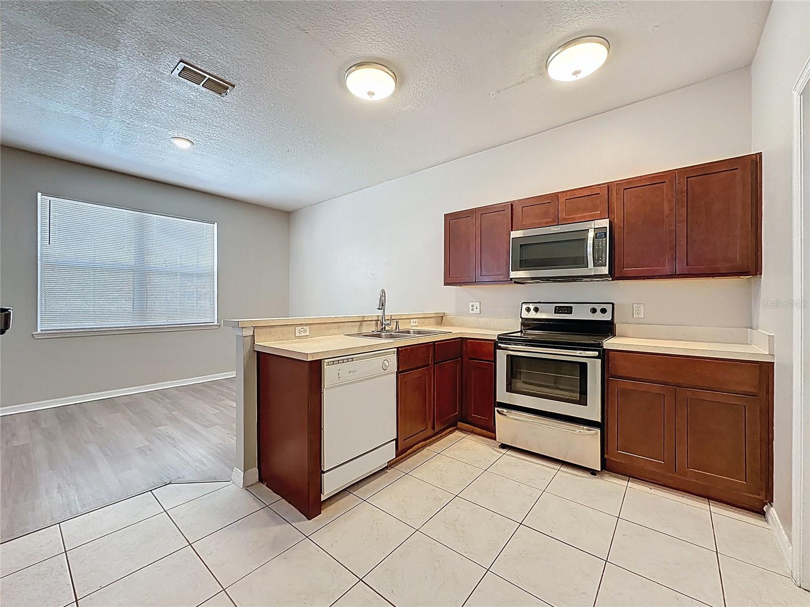 Image 14 of 39 For 1893 Royal Ridge Drive