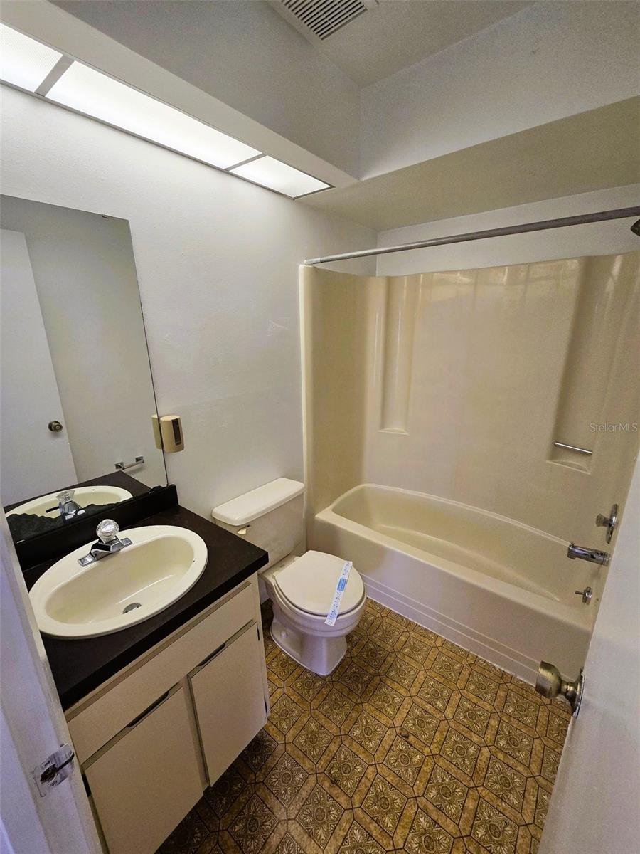 Image 13 of 19 For 702 Lucaya Drive