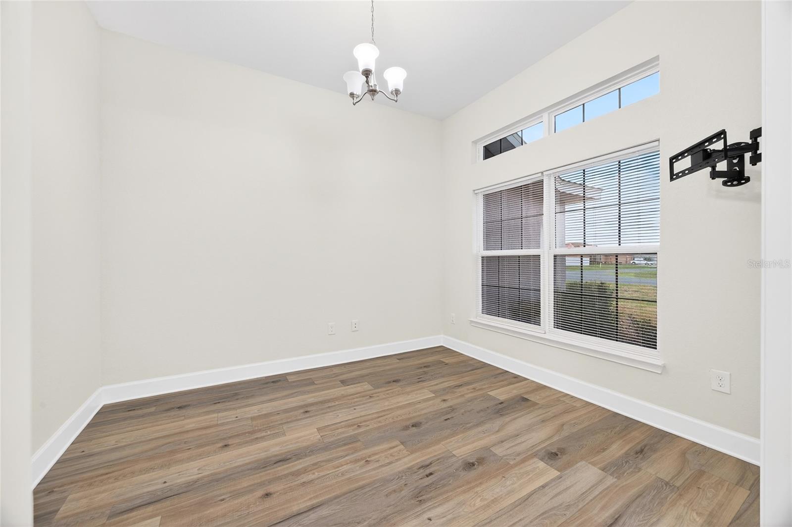 Image 18 of 81 For 9546 51st Circle