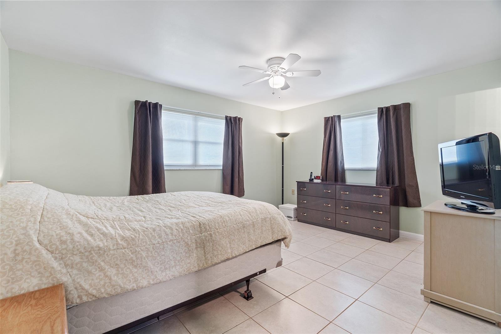 Image 12 of 55 For 216 Georgia Avenue