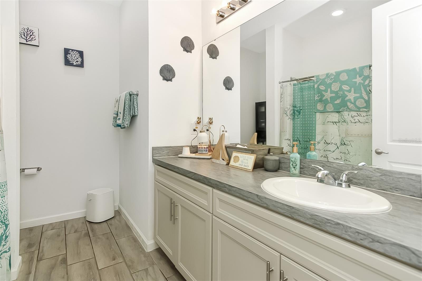 Image 14 of 36 For 120 Summershore Drive