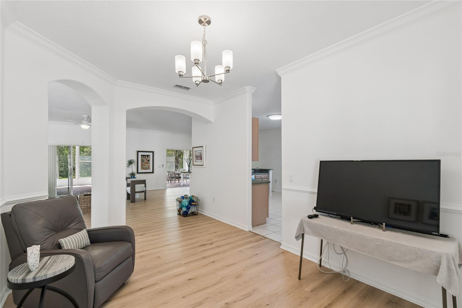 Image 11 of 78 For 917 Shorehaven Dr