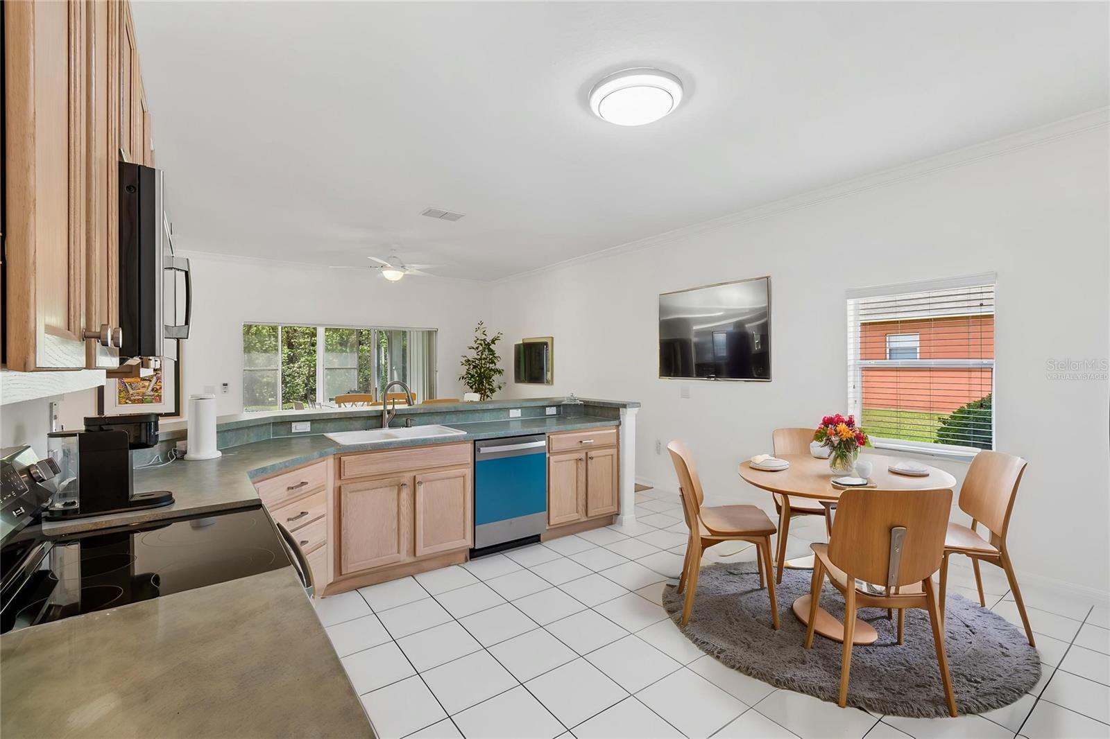 Image 18 of 78 For 917 Shorehaven Dr