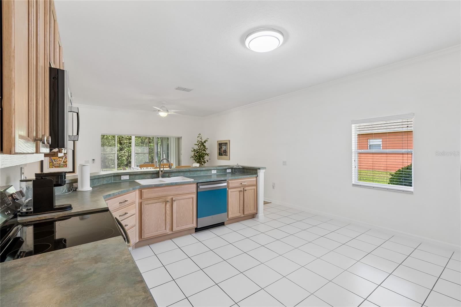 Image 19 of 78 For 917 Shorehaven Dr