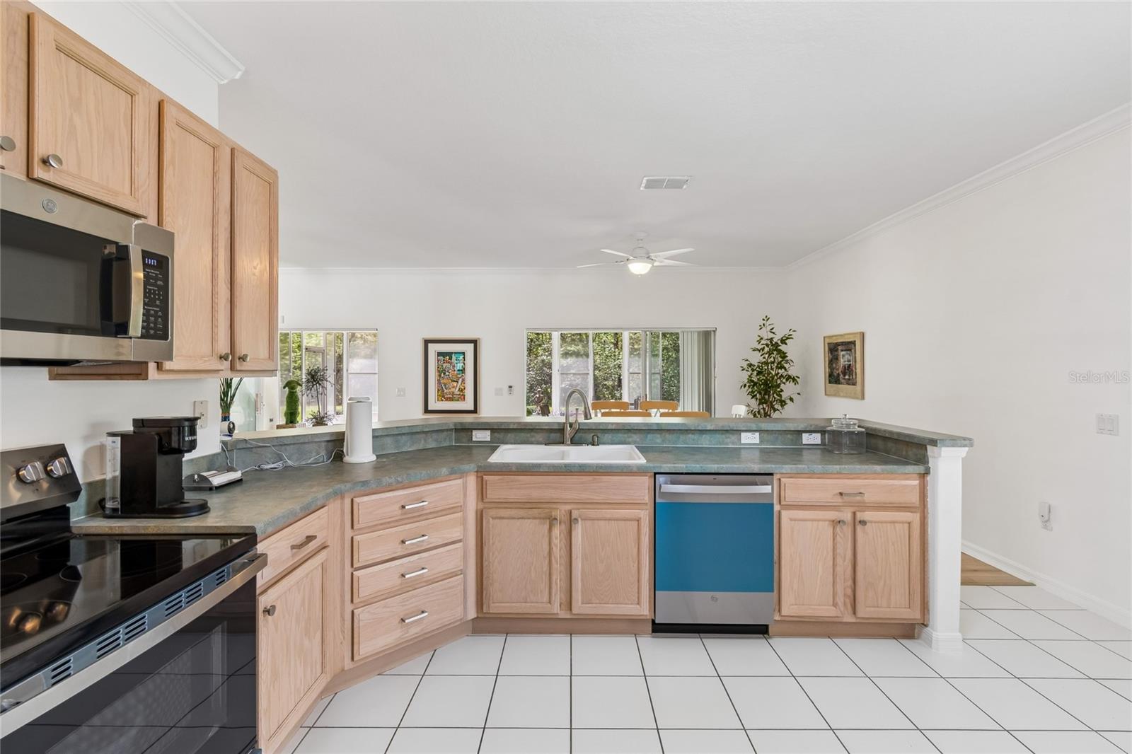 Image 21 of 78 For 917 Shorehaven Dr