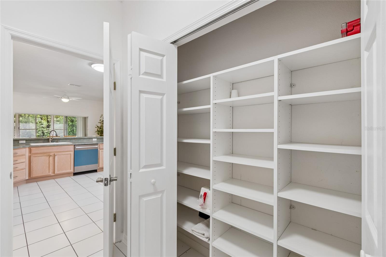 Image 22 of 78 For 917 Shorehaven Dr