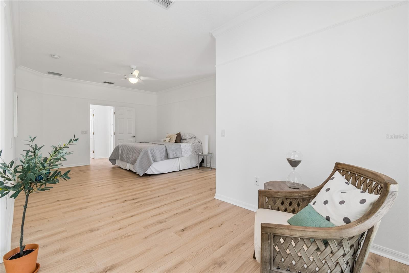 Image 26 of 78 For 917 Shorehaven Dr