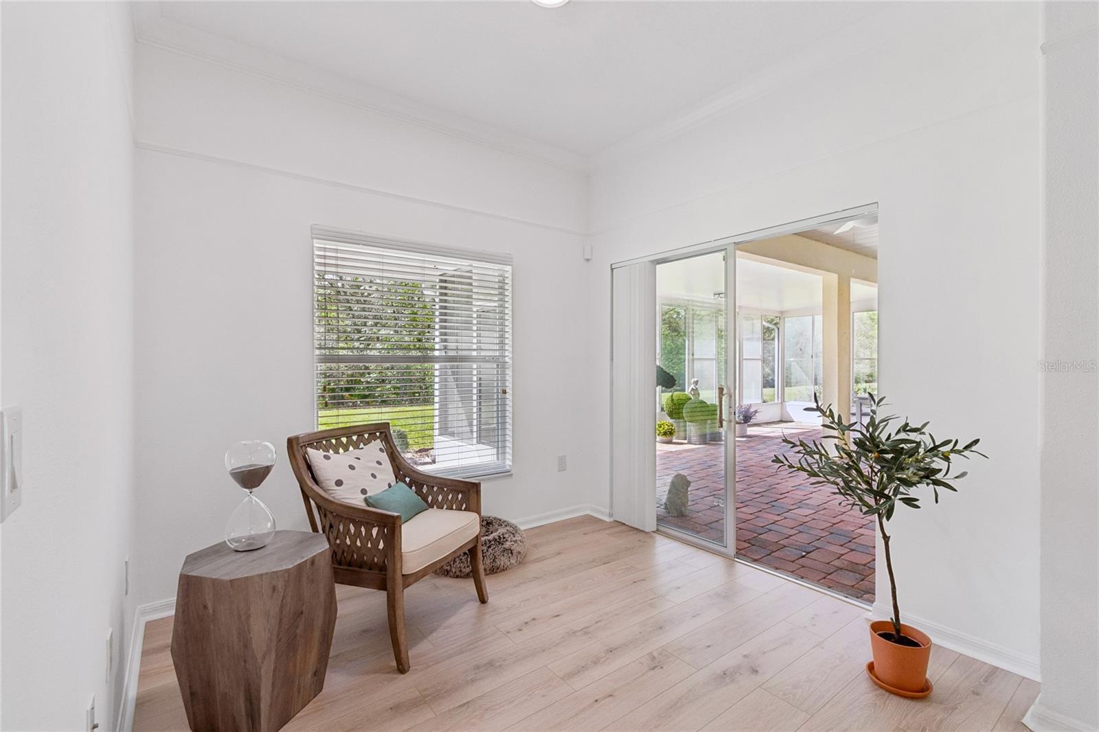 Image 27 of 78 For 917 Shorehaven Dr