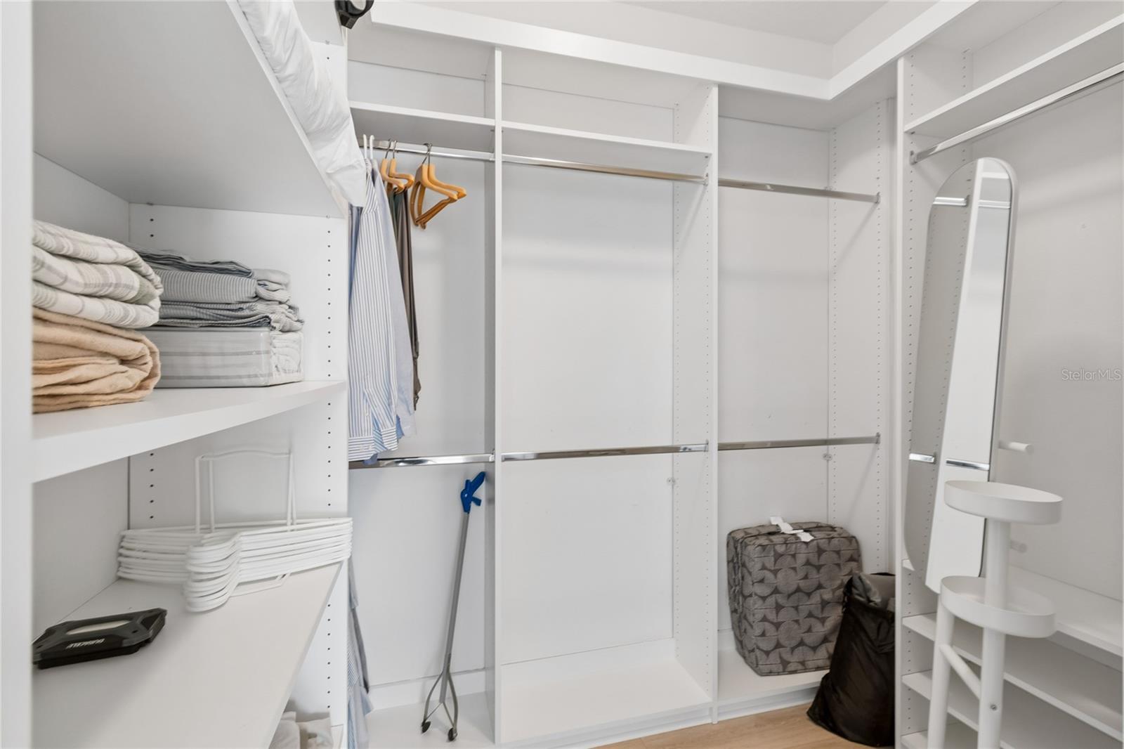 Image 33 of 78 For 917 Shorehaven Dr