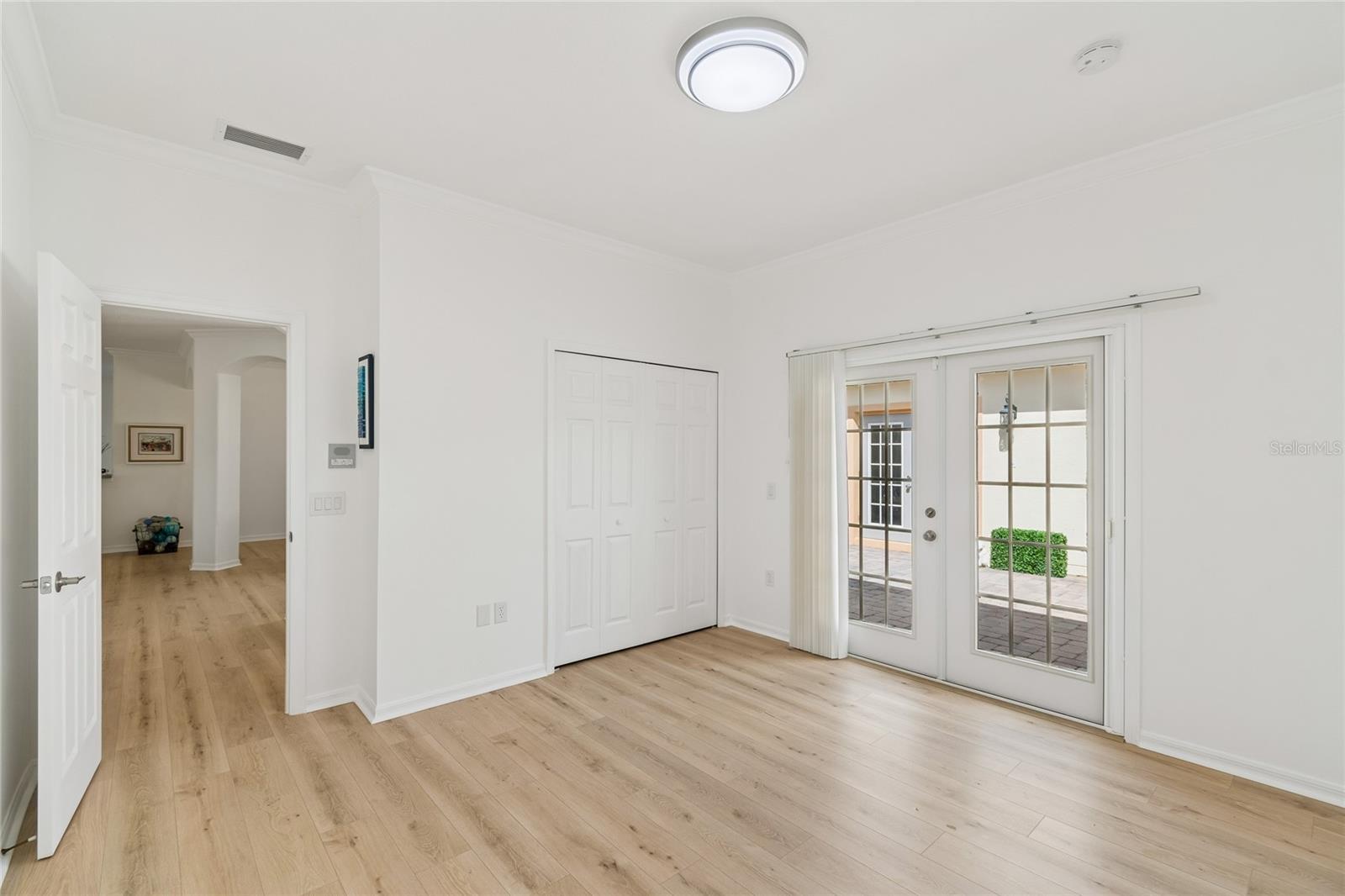 Image 37 of 78 For 917 Shorehaven Dr