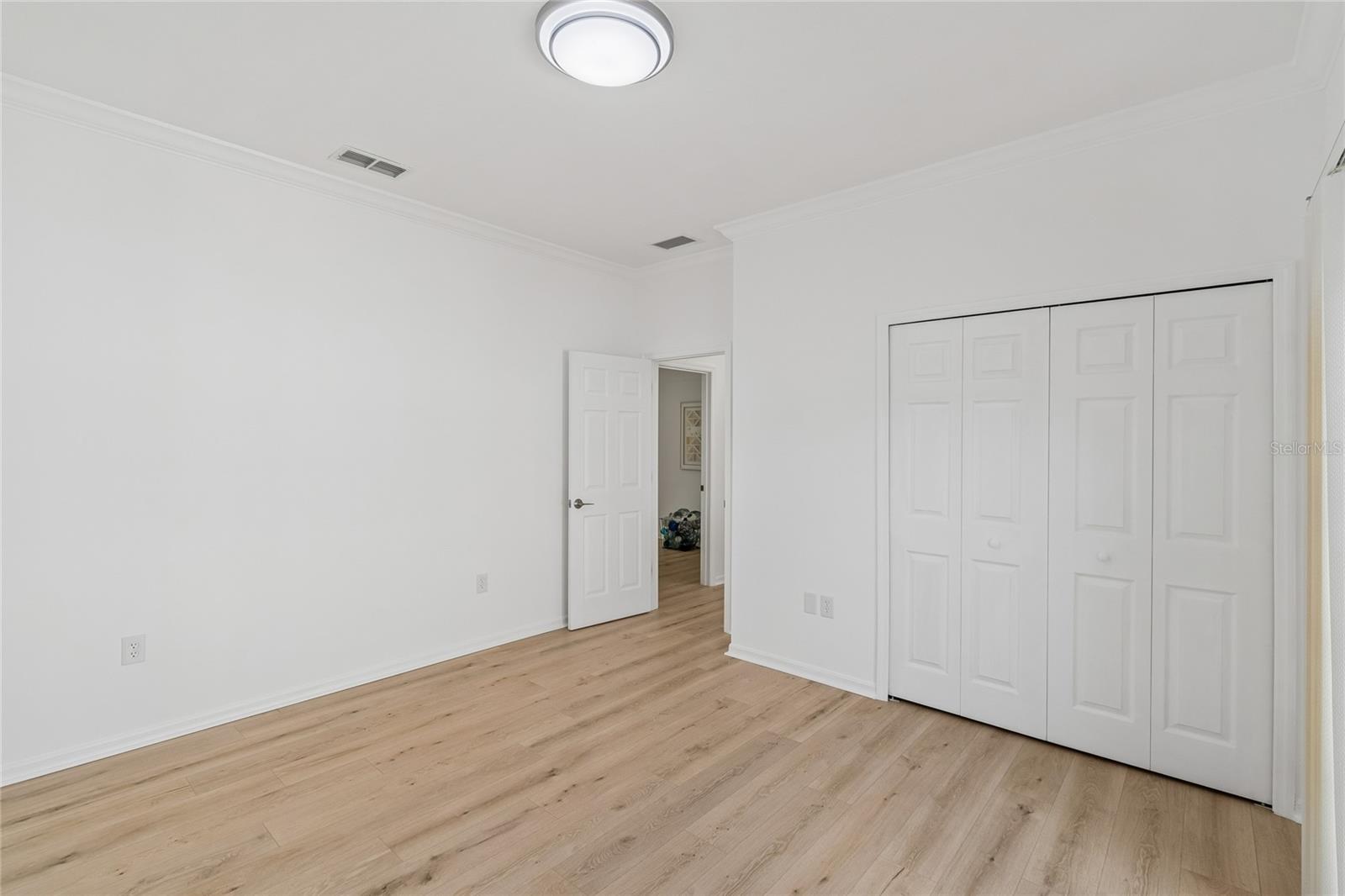 Image 38 of 78 For 917 Shorehaven Dr