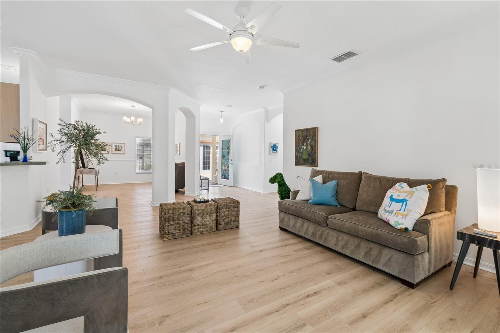 Image 4 of 78 For 917 Shorehaven Dr