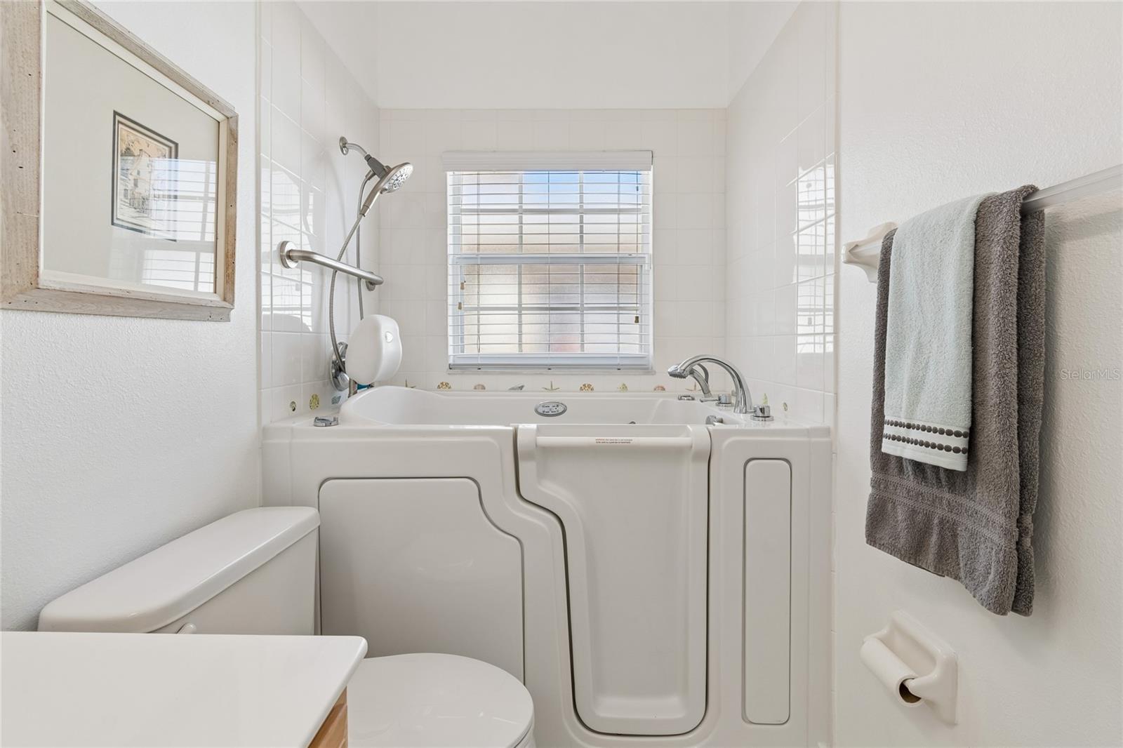 Image 40 of 78 For 917 Shorehaven Dr