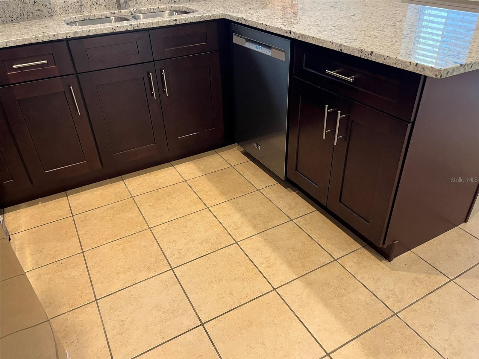 Image 7 of 27 For 917 Sumner Street