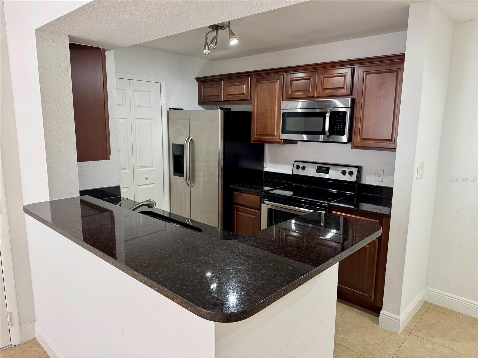 Image 6 of 24 For 5533 Chrishire Way F207