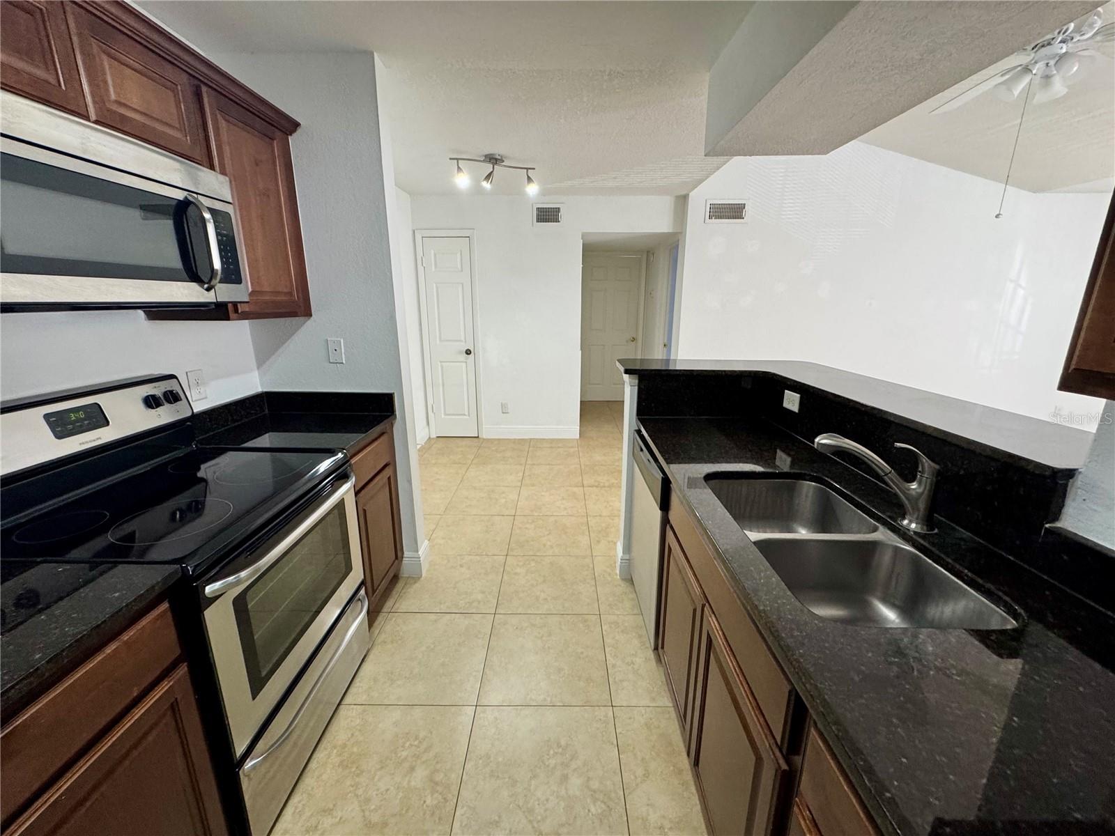 Image 9 of 24 For 5533 Chrishire Way F207