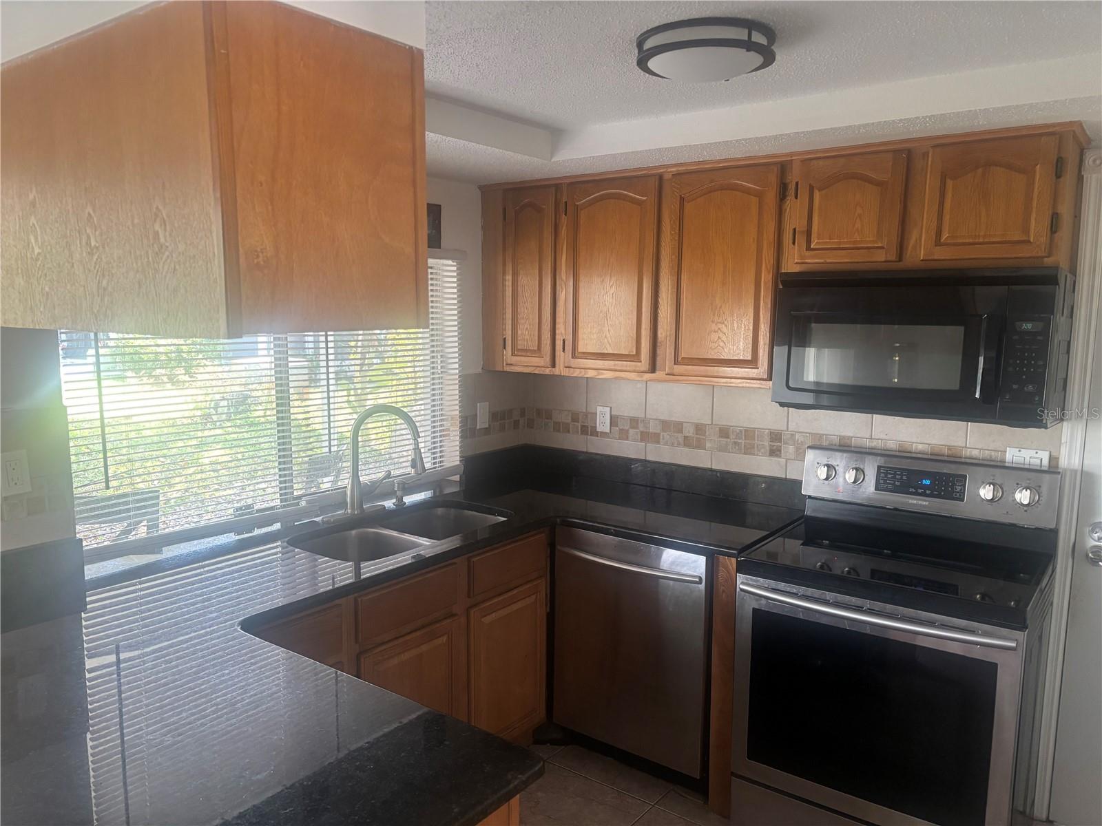 Image 4 of 21 For 8302 Split Rail Lane