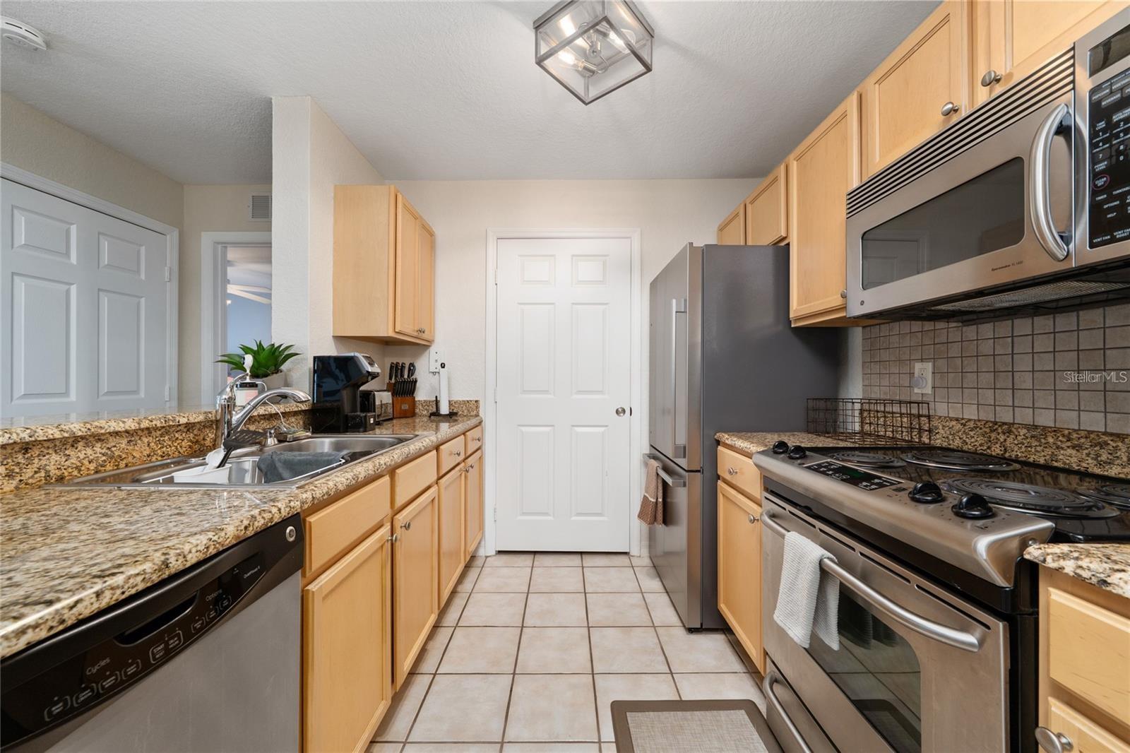 Image 15 of 35 For 930 Moonlight Cove Road 11-107