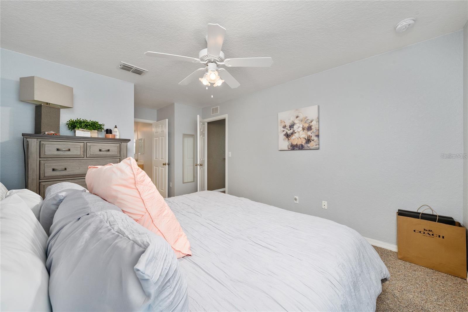 Image 22 of 35 For 930 Moonlight Cove Road 11-107