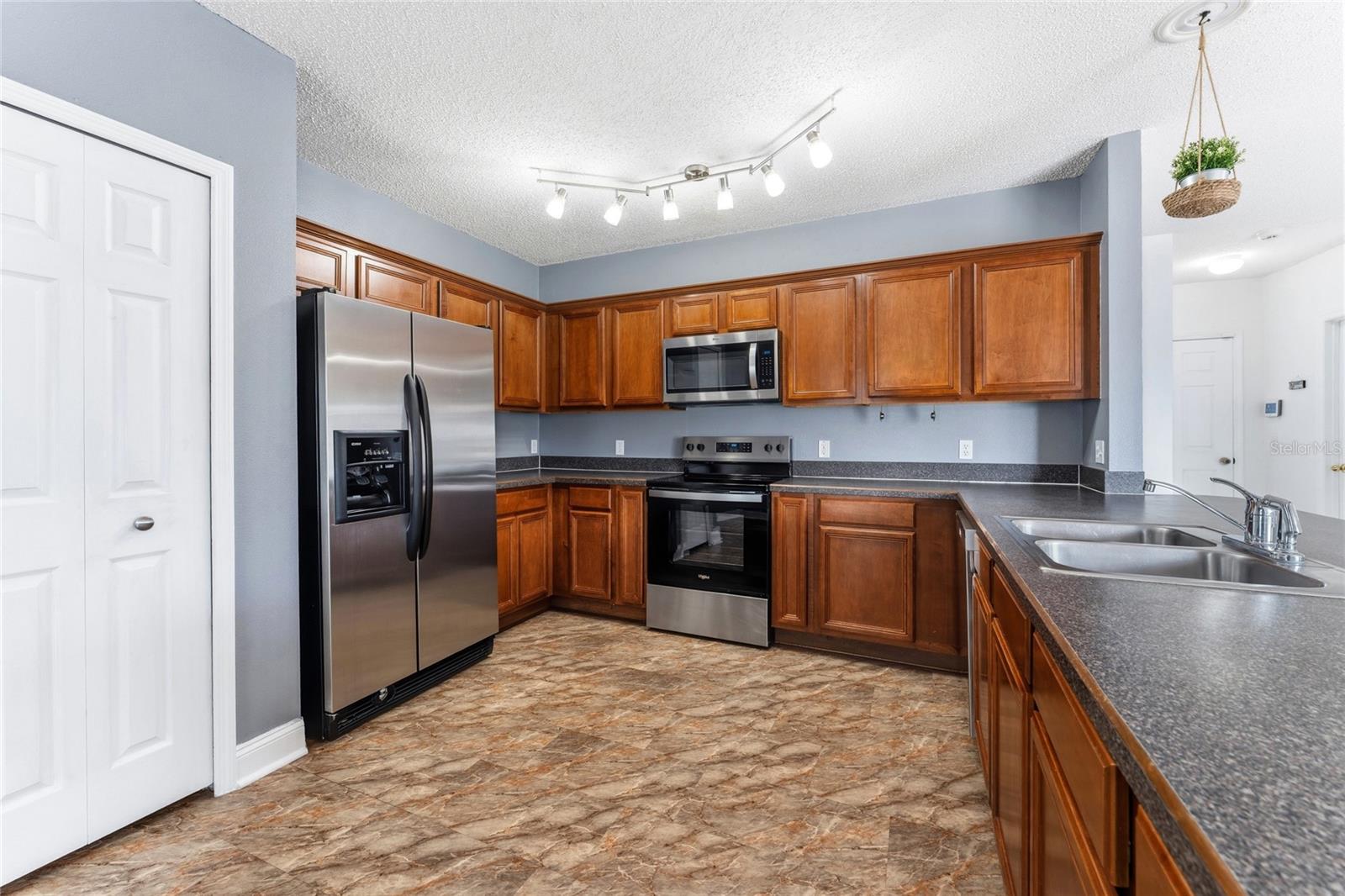 Image 11 of 34 For 637 Bittern Court