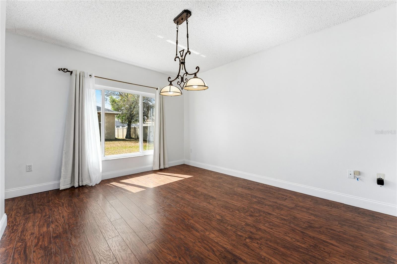 Image 7 of 34 For 637 Bittern Court