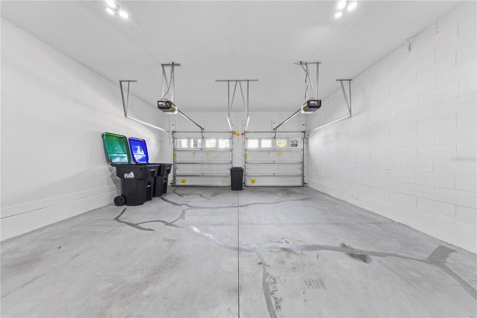 Image 23 of 52 For 15537 Mango Isle Street