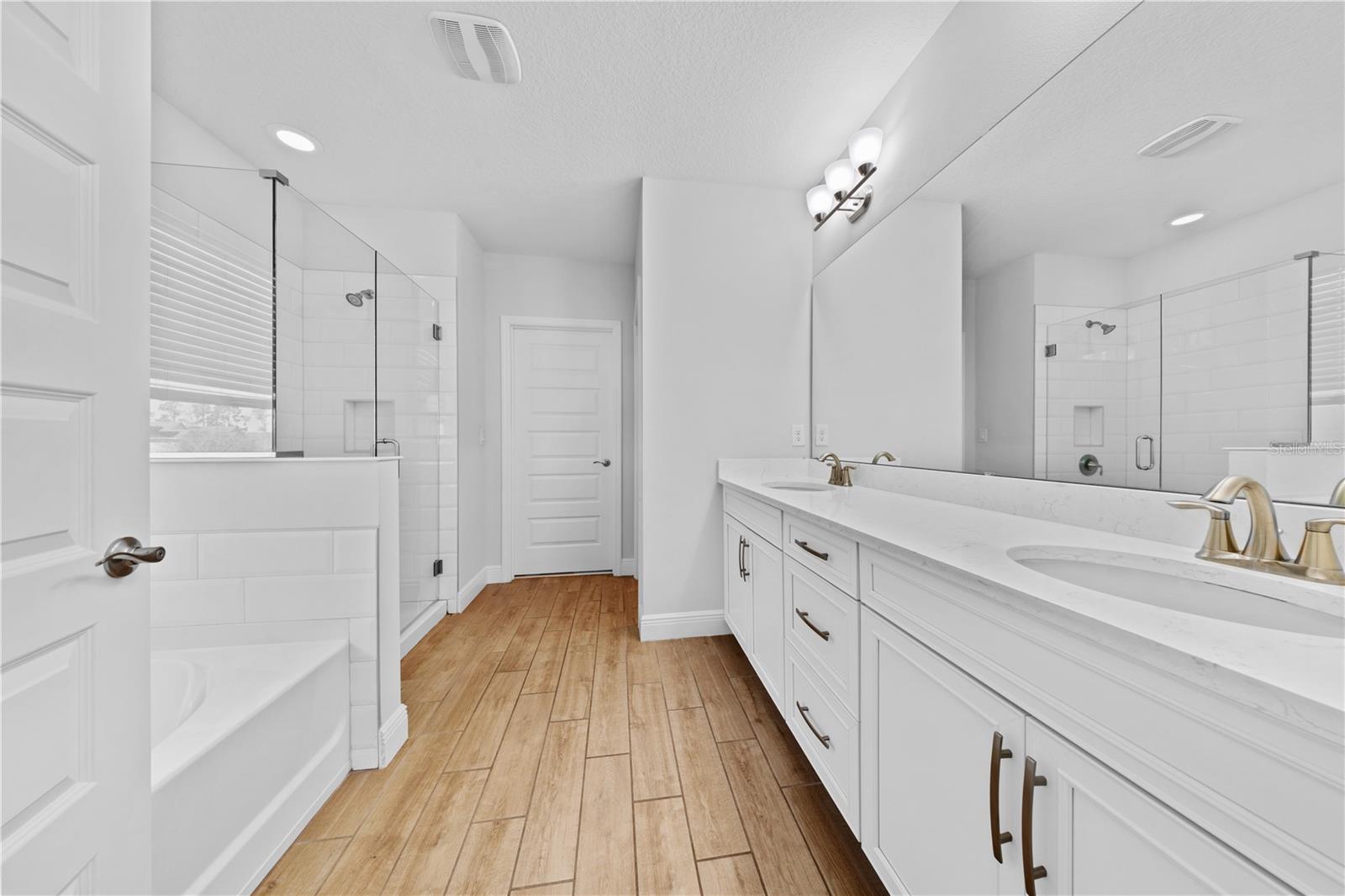 Image 36 of 52 For 15537 Mango Isle Street