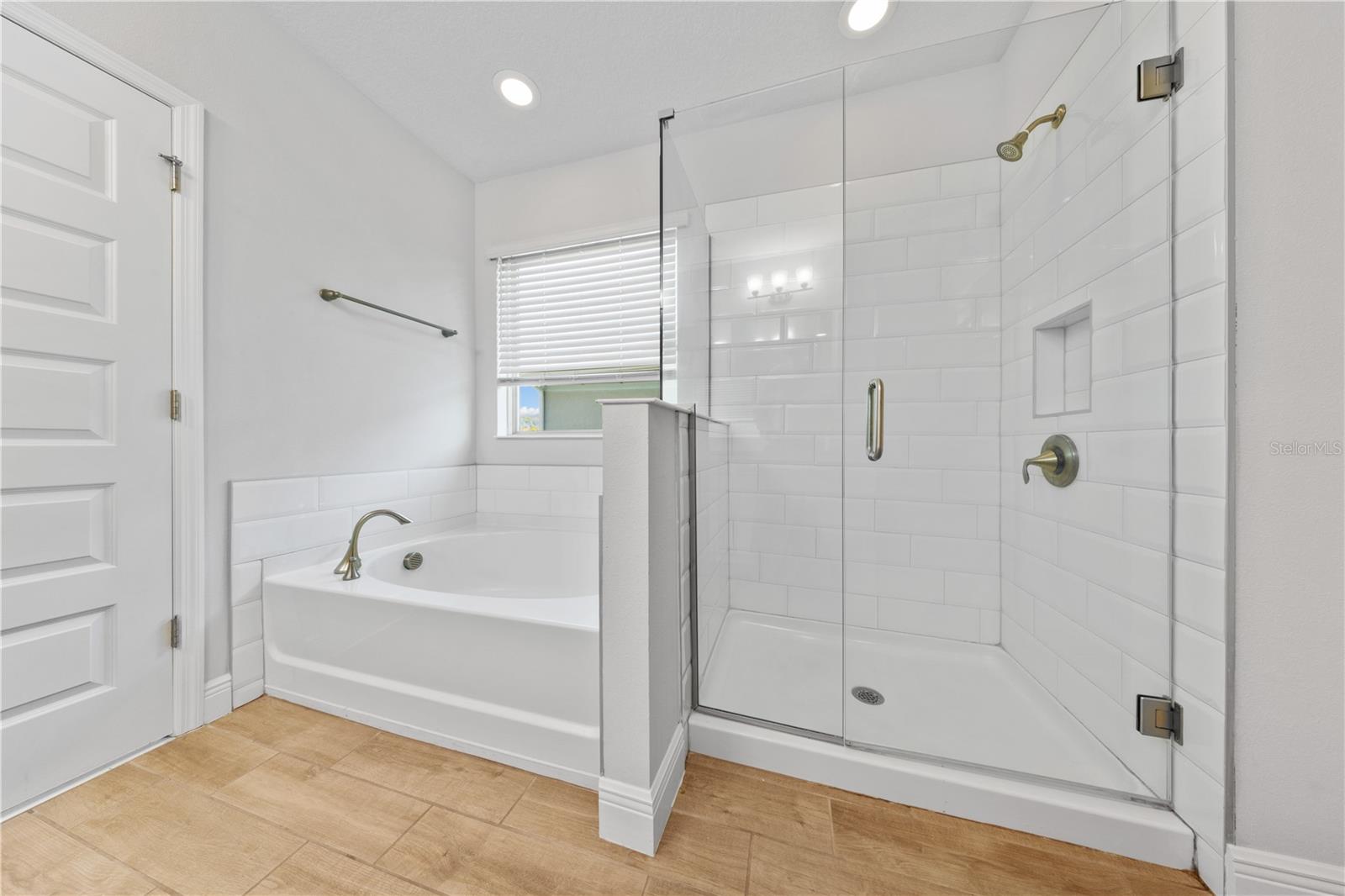 Image 39 of 52 For 15537 Mango Isle Street