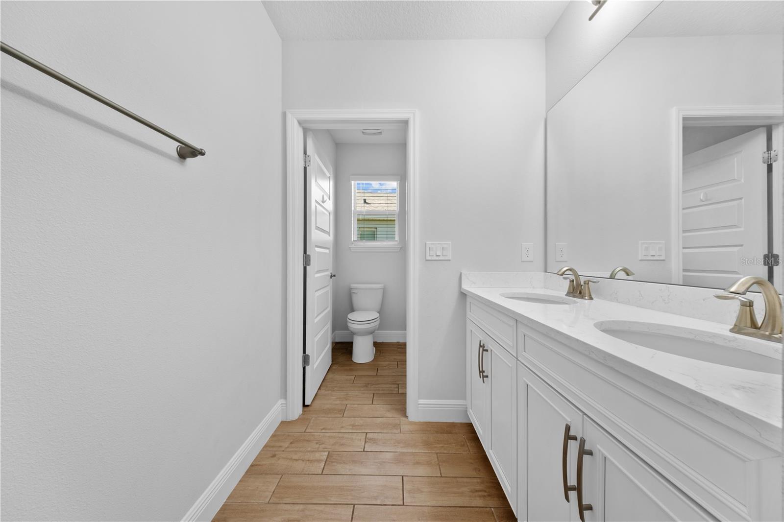 Image 42 of 52 For 15537 Mango Isle Street