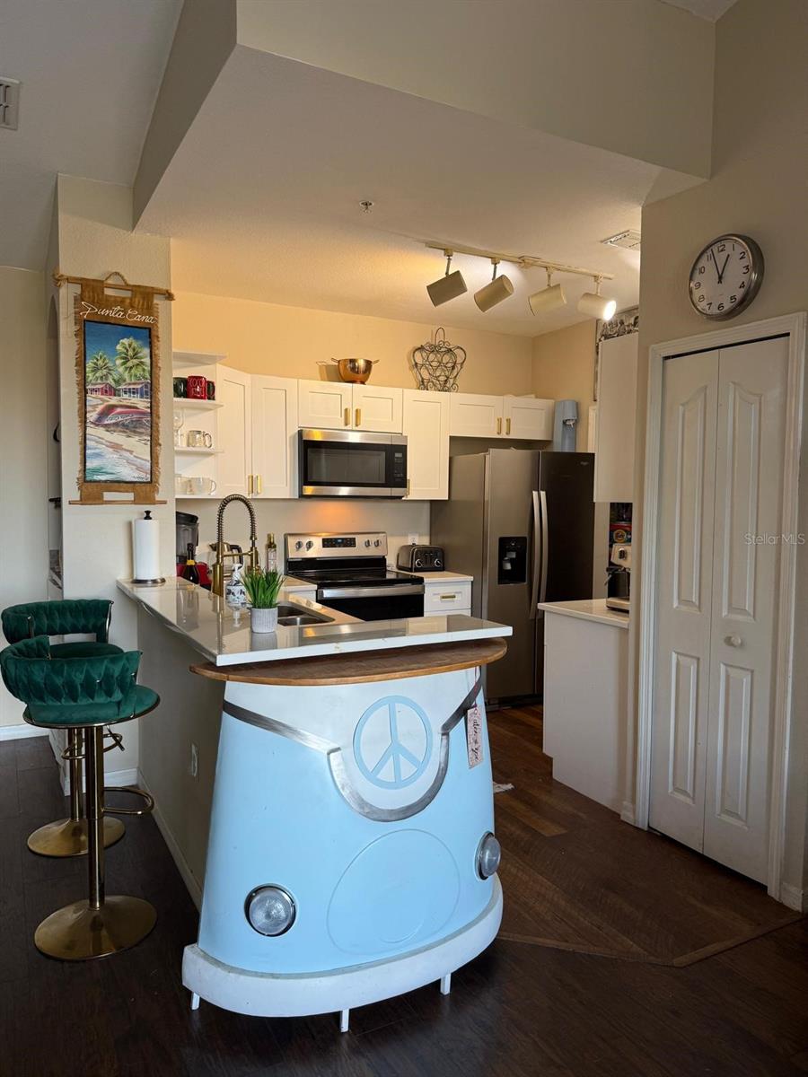 Image 16 of 19 For 6153 Metrowest Boulevard 306